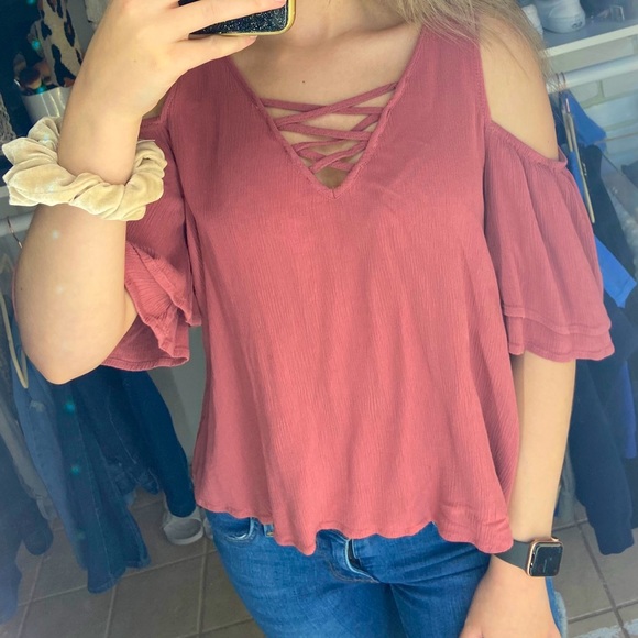 Off-shoulder top - Picture 2 of 3